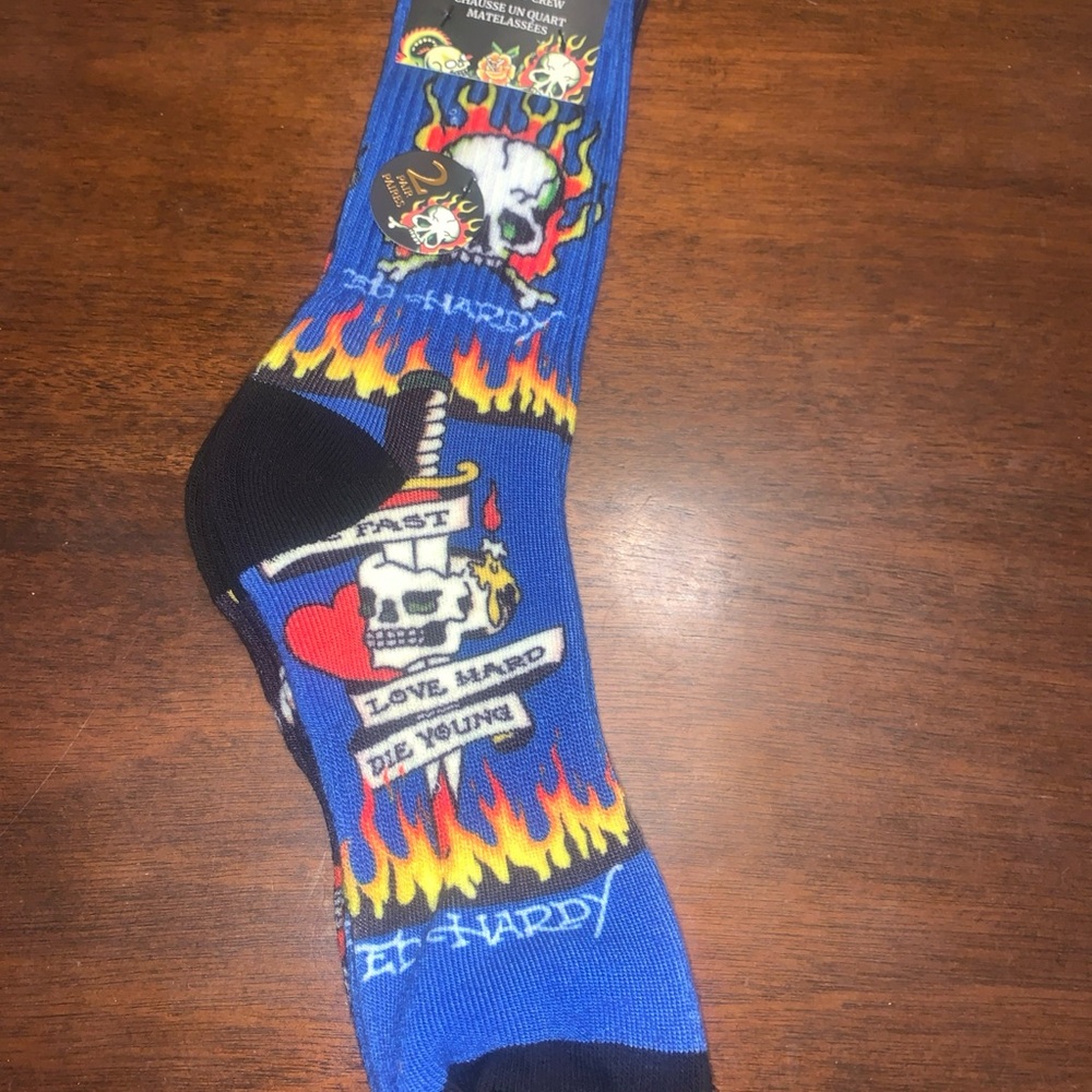 Ed Hardy Men's Crew Socks 2-Pack Multicolor Polyester, Cushioned, Sizes 6-12 - Picture 4 of 8